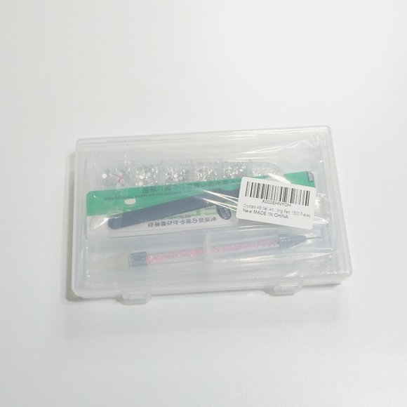 2/$10 - NWT Rhinestone Nail Kit - Picture 1 of 3